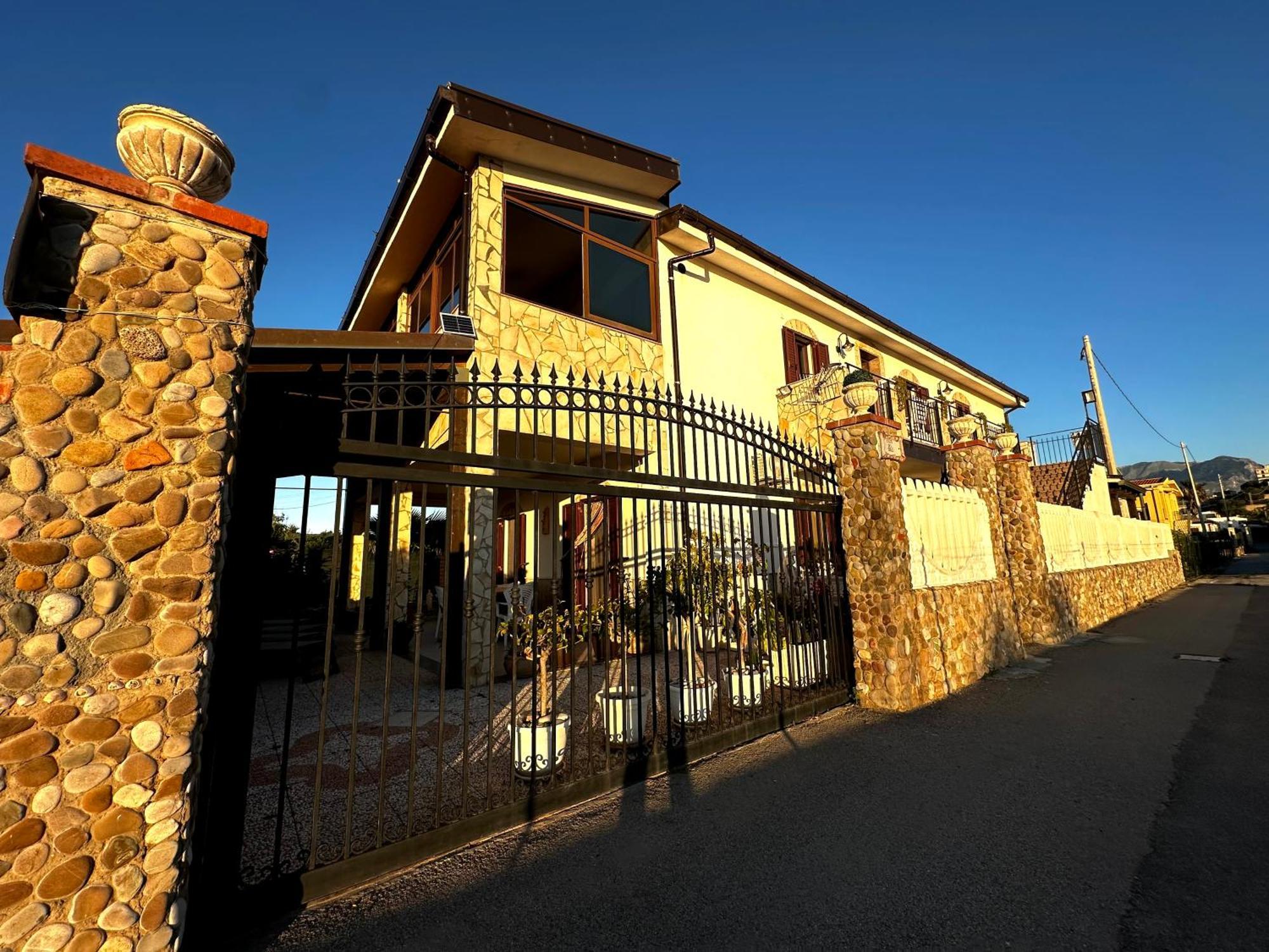 Apartmán Casa Del Sole Campofelice Di Roccella Exteriér fotografie